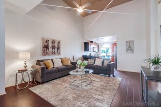 7514 Girard Ave in San Diego, CA - Foto de edificio - Building Photo