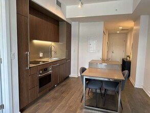 1070 Rue Drummond in Montréal, QC - Building Photo - Building Photo