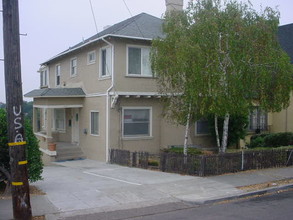 5103 Fairfax Ave in Oakland, CA - Building Photo - Building Photo