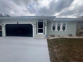 681 Verona St in Port Charlotte, FL - Building Photo