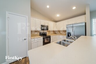 6412 Regina Dr in Fort Worth, TX - Foto de edificio - Building Photo