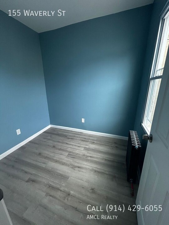 155 Waverly St in Yonkers, NY - Building Photo