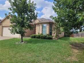 1104 Mourning Dove Dr in Burleson, TX - Building Photo - Building Photo