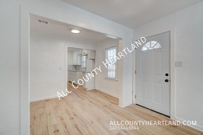 208 W Kittyhawk Dr in Midwest City, OK - Building Photo - Building Photo