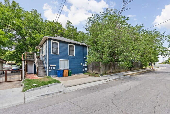 property at 2102 Brackenridge St