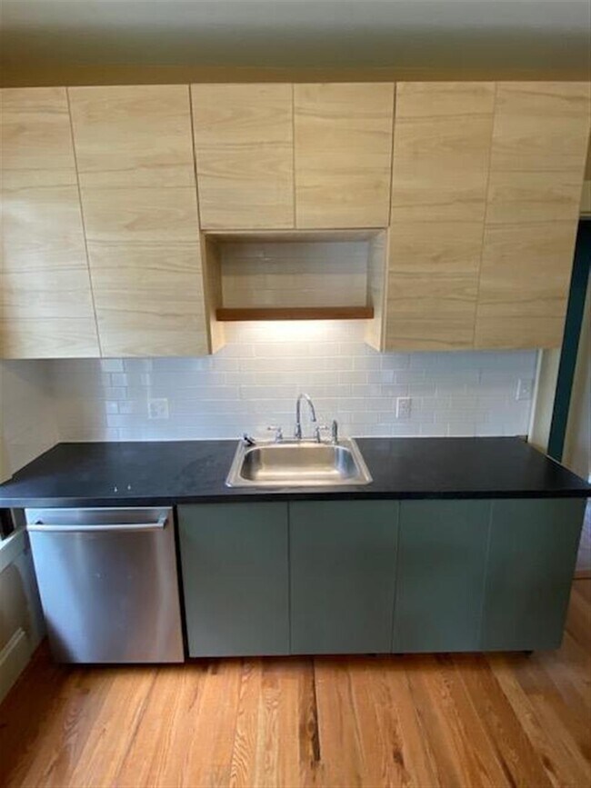 10 Usher Rd, Unit 2 in Medford, MA - Building Photo - Building Photo