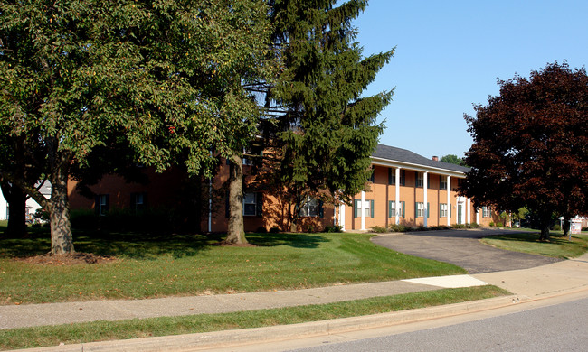 Hillcrest in North Canton, OH - Building Photo - Building Photo