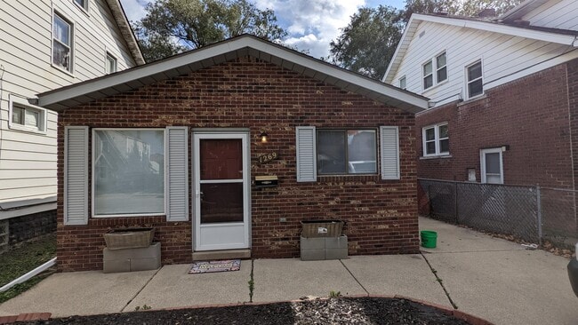 property at 1269 Fort Park Blvd