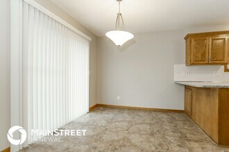 606 S Sunset Ln in Raymore, MO - Building Photo - Building Photo