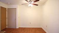 HUNTERS OAK APARTMENTS photo'