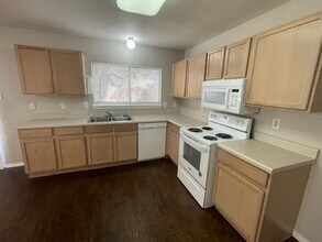 730 Pinafore St in San Antonio, TX - Building Photo - Building Photo
