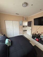 561 SW 2nd St in Miami, FL - Building Photo - Building Photo