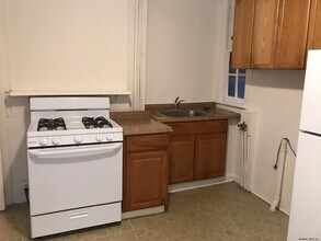 201 13th St-Unit -203 1st floor in Watervliet, NY - Building Photo - Building Photo