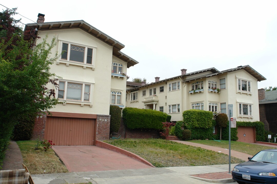 Hillegass Court Apartments in Berkeley, CA - Building Photo