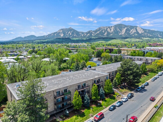 Mountainaire Apartments in Boulder, CO - Foto de edificio - Building Photo