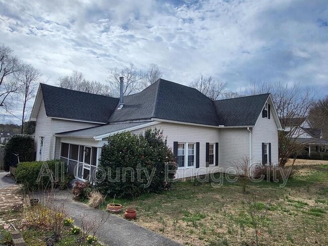 311 Retreat St in Westminster, SC - Building Photo - Building Photo