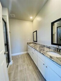 506 Robinson St photo'