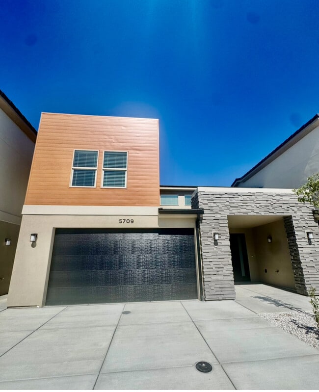 property at 5709 S Weehawken Ln