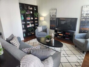 233 E 13th St in Chicago, IL - Building Photo - Building Photo