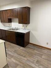 108 Westwood Dr, Unit 102 in Marshalltown, IA - Foto de edificio - Building Photo