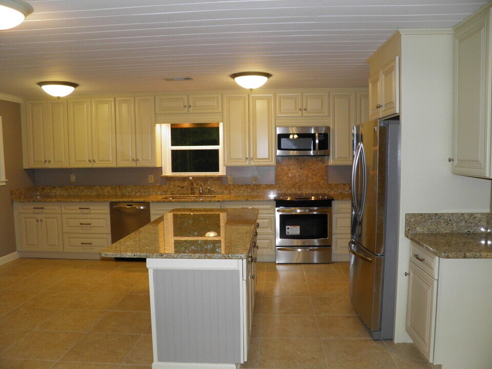 203 Yancey St in Fort Walton Beach, FL - Building Photo