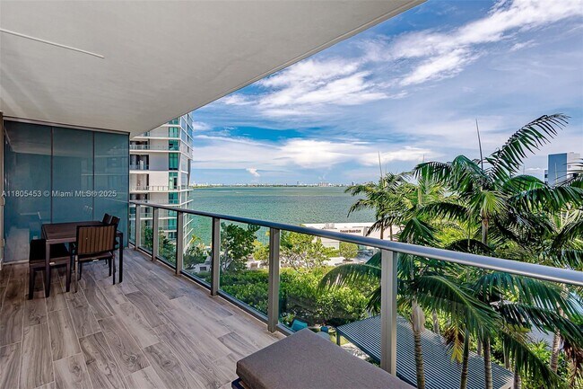650 NE 32nd St, Unit 704 in Miami, FL - Building Photo - Building Photo