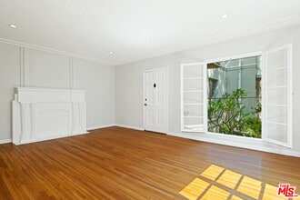 823 N Edinburgh Ave in Los Angeles, CA - Building Photo - Building Photo