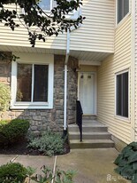 1112 Schmidt Ln in North Brunswick, NJ - Building Photo