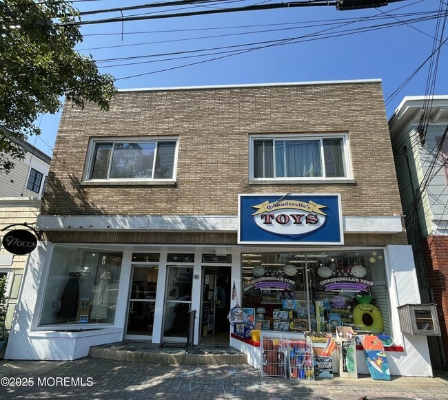 property at 119-121-121 Main St