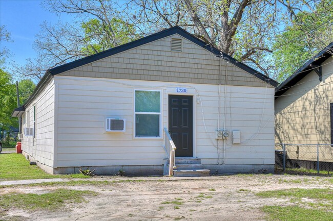 1730 Telfair St in Augusta, GA - Foto de edificio - Building Photo