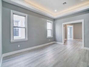 20 W 49th St, Unit 2 in Bayonne, NJ - Foto de edificio - Building Photo