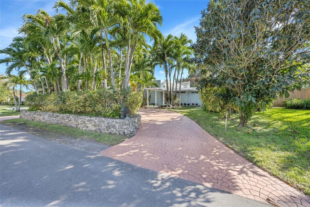 5742 SW 51st Terrace in Miami, FL - Building Photo