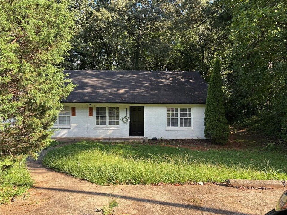 626 Jackson Park Ln NW in Suwanee, GA - Building Photo