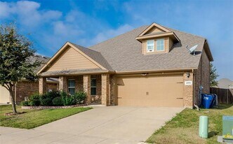 1035 Sadie St in Forney, TX - Building Photo