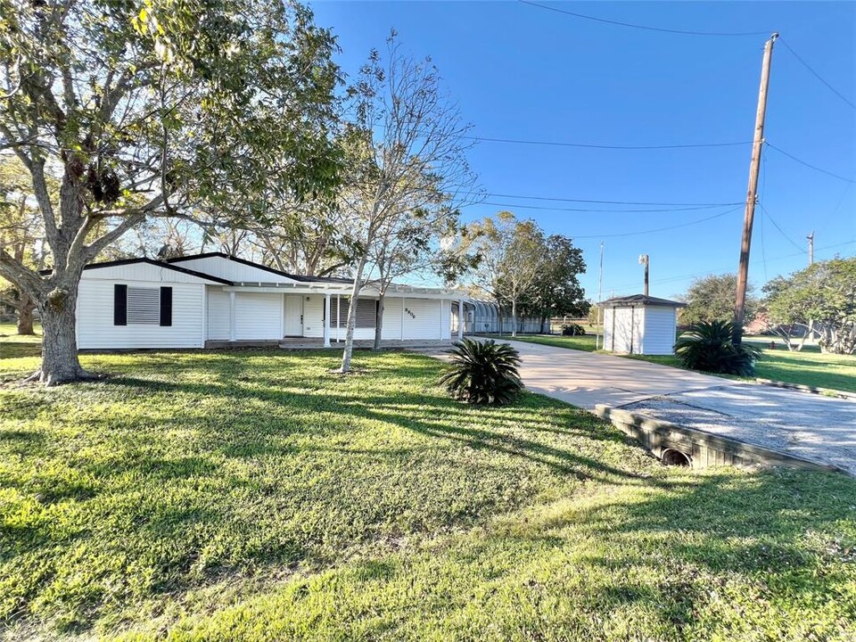 3806 Peck Ave in Santa Fe, TX - Building Photo