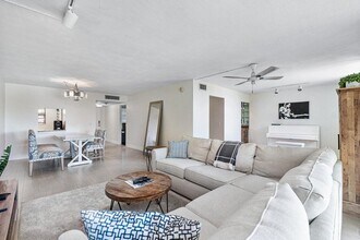6000 NW 2nd Ave in Boca Raton, FL - Building Photo - Building Photo