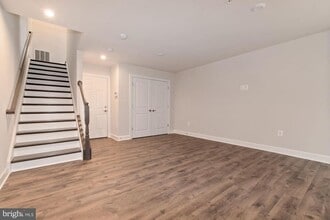 289 Phoenix Dr in Largo, MD - Building Photo - Building Photo