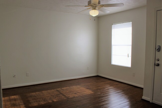 3611 Western St in Bryan, TX - Foto de edificio - Building Photo