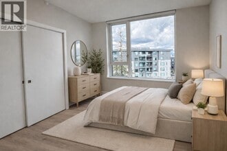 567 Emerson St in Coquitlam, BC - Building Photo - Building Photo