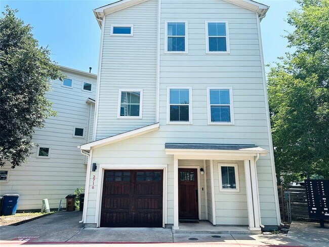 2716 Halcyon Dr in Austin, TX - Foto de edificio - Building Photo