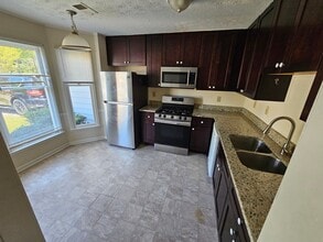 1007 Oaks Pkwy SE in Smyrna, GA - Building Photo - Building Photo