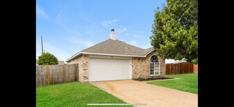 500 Bryn Mawr in Forney, TX - Building Photo