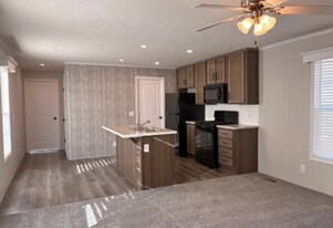 251 N Chevalier Dr in Howell, MI - Building Photo