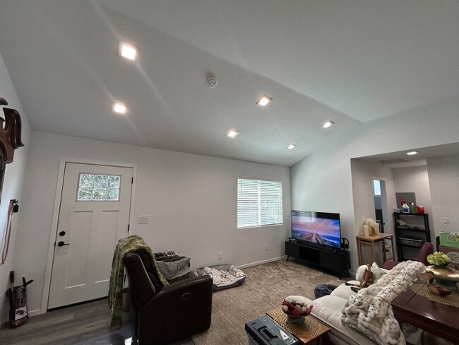1005 E Colton Ave in Redlands, CA - Building Photo - Building Photo