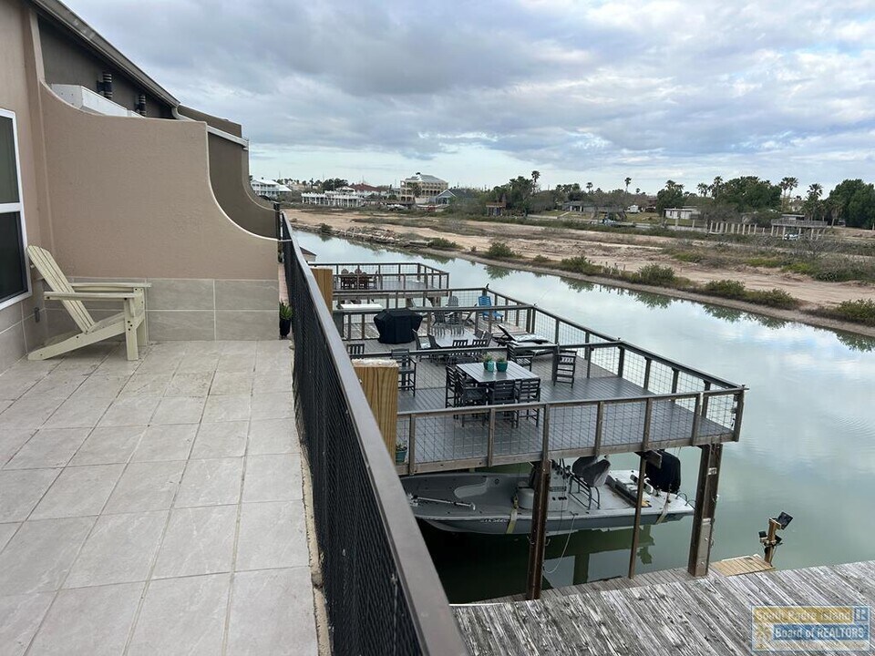 1342 Harbor Island Dr in Port Isabel, TX - Building Photo