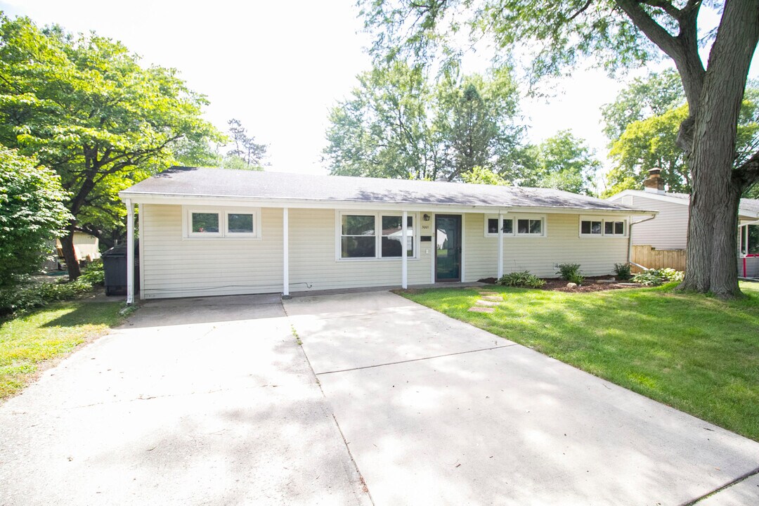 3001 Edgebrook Dr in Toledo, OH - Building Photo