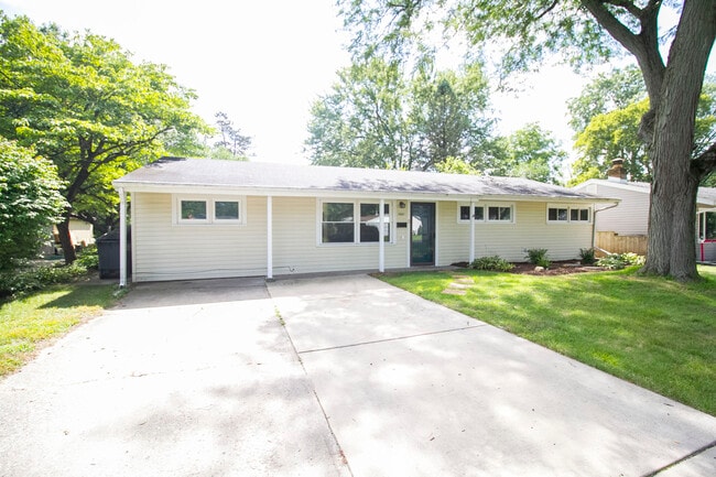property at 3001 Edgebrook Dr
