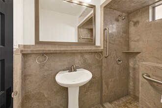 830 Ross St in La Marque, TX - Building Photo - Building Photo