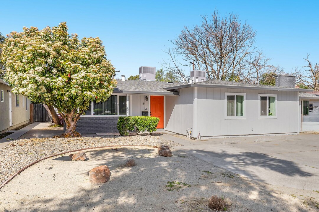 611-613-613 Russell Blvd in Davis, CA - Building Photo
