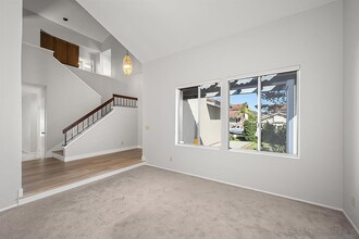 9075 Westvale Rd in San Diego, CA - Foto de edificio - Building Photo